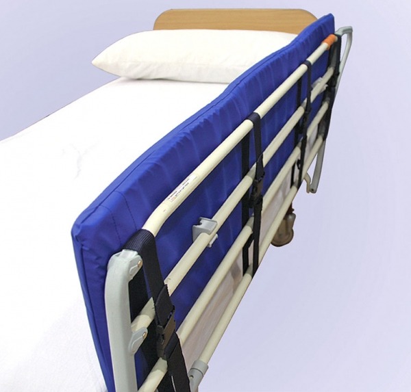 Protection de barrières de lit enfant bleu réf 823118.BLEU
